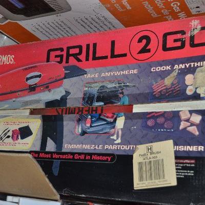 New In box Thermos Grill