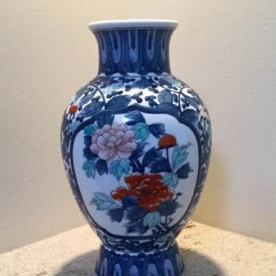 TTT009 Beautiful Japanese Arita Vase