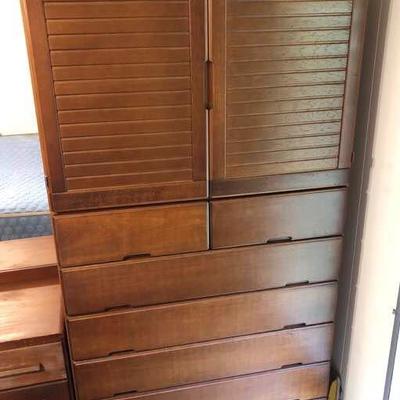 WST003 Vintage Wooden Dresser