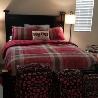 Bedroom set with dresser w/ mirror,  bed, nightstand  ALL $650