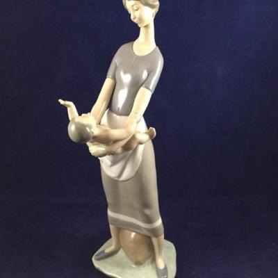 Lladro Mother and Child Figurine