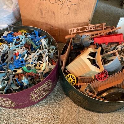 Vintage toys fort apache tin full $50, soldier tin $35