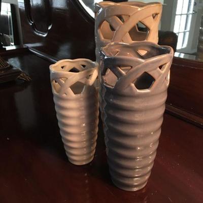 Set (3) contemporary vases
Grey/ cream
8”,9”, and 11”
Full price $40.00 set of 3; if interested call (314) 805-6219 