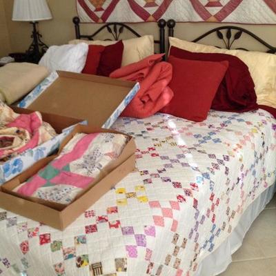 Pair of twin beds and quilts