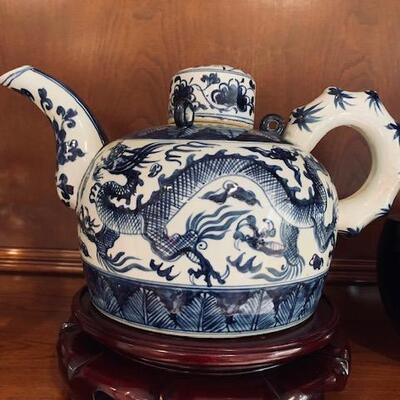 Oriental tea pot 