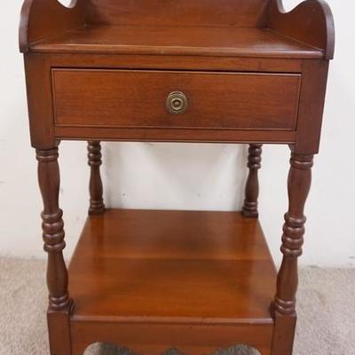 1006	MAHOGANY ONE DRAWER WASHSTAND WITH LOWER SHELF AND SCULPTED GALLERY.
