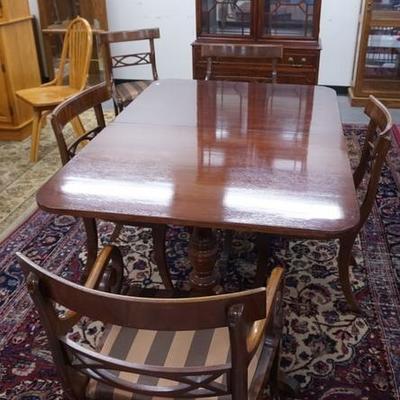 1095	MAHOGANY SEVEN PIECE DINING ROOM, TABLE W/ ONE LEAF, FIVE CHAIRS & A CHINA CABINET
