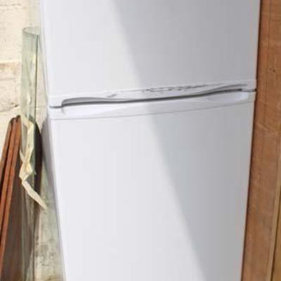 Apartment Size â€œDanbyâ€ Freezer Refrigerator with working Paperwork and Working Condition 