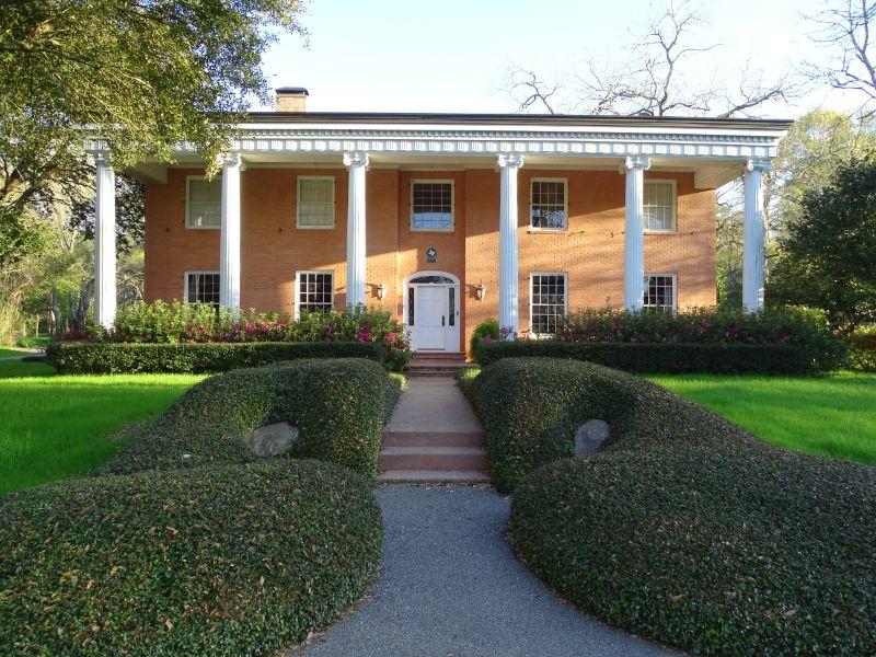 ESTATE SALE BY VIVIAN CALL/TEXT/EMAIL FOR APPOINTMENT