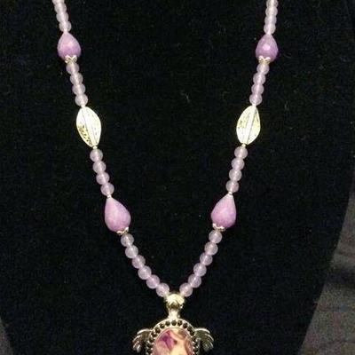 MLC102 Mother of Pearl Turtle Pendant 