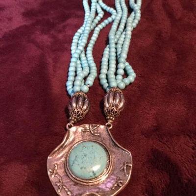 MLC129 Turquoise Pendant Beaded Necklace