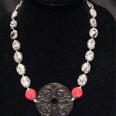 MLC108 Amber Resin Beads Necklace with Large Jade Bead
