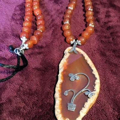 MLC127 Carnelian Pendant Beaded Necklace