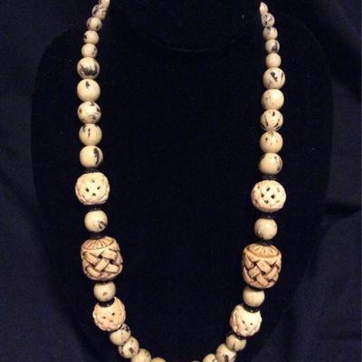 MLC095 Necklace with Coral Beads 