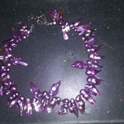 https://www.ebay.com/itm/124131355807 Rxb001: STERLING SILVER AND PURPLE PEARL NECKLACE $30.00