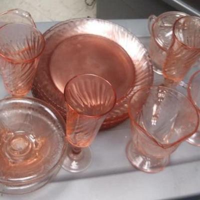 https://www.ebay.com/itm/114154793654 RAFE00001: 20PC LOT OF PINK GLASS. 12 PLATES marked ARCOROC 21 FRANCE 9 OTHER PCS OF PINK GLASS $30