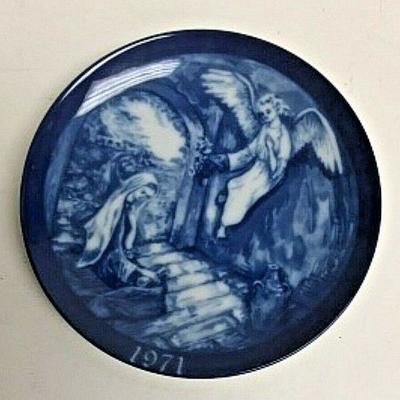 https://www.ebay.com/itm/124082605691 SM3026: BLUE AND WHITE PORCELAIN PLATE DECORATIVE PAX IN TERRA 1971