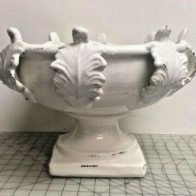 https://www.ebay.com/itm/124121381648 SM3046: WHITE CERAMIC PEDESTAL BOWL LEAF DETAIL