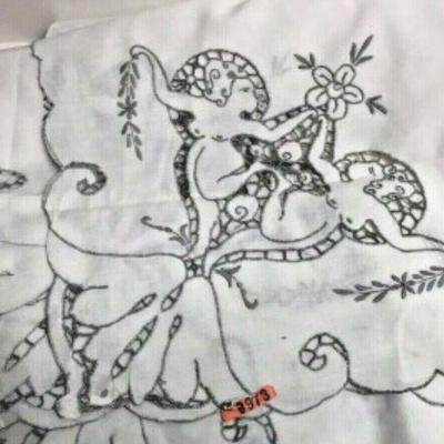 https://www.ebay.com/itm/124121388408 SM3031: WHITE AND GREY SCALLOPED TABLE CLOTH WITH LACE EMBROIDER DETAIL