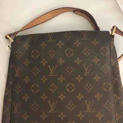 KB0045A: Used FEAUX Purse $10
