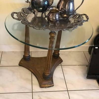 https://www.ebay.com/itm/114113084883 BN115: Neo Retro Glass Top Table Local Pickup