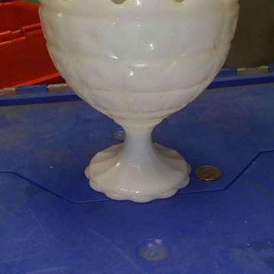 https://www.ebay.com/itm/114160203101 BOX70D: VINTAGE MILK GLASS CANDY DISH DISH.      $10.00