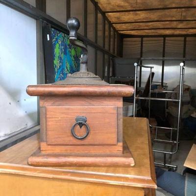 https://www.ebay.com/itm/114154238086 LAN788 Antique Coffee Grinder $35