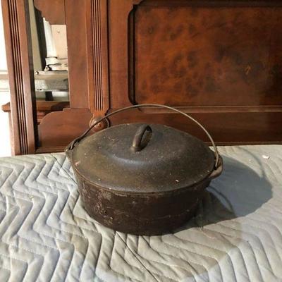 https://www.ebay.com/itm/124123624115 LAN769: 10.25 #8 Cast Iron Pot Local Pickup $40