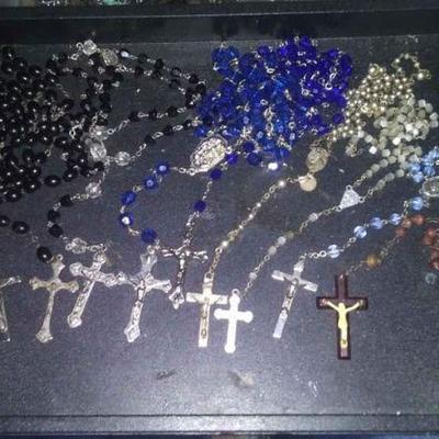 https://www.ebay.com/itm/124131359594 Rxb003: ASSORTMENT OF NINE VINTAGE ROSARIES $40.00