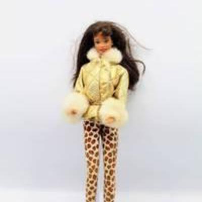 Vintage Brunette with Brown Eyes Barbie wearing Barbie Boutique Fashion Avenue #14299 Gold Jacket wWhite Fur and Leopard Pants