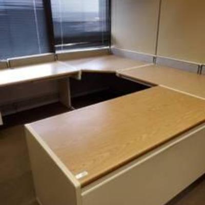 Nice U-Shaped Steelcase Desk Setup
