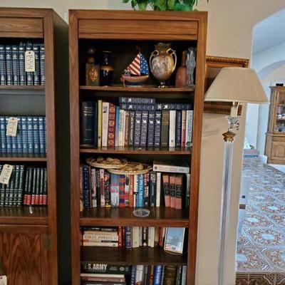 Bookcase with 5 Shelves
Measures approx 30"x16"x76 Everything onshelves are included. Contains decanters, books, cases, fake...