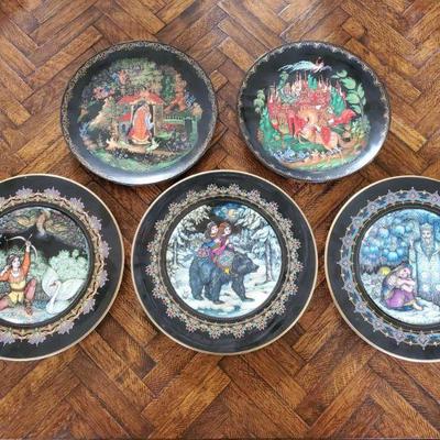 5 Decorative Plates with Stands
Includes plates by Zar Saltan, Zar BÃ¤r, Morozko, and More