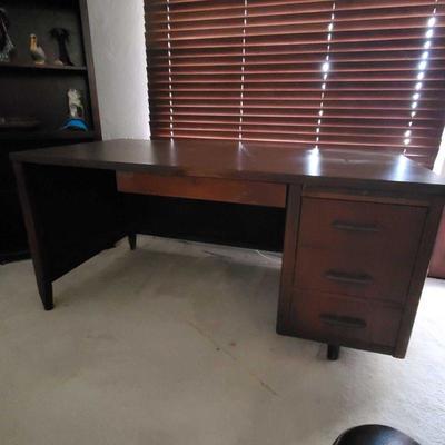 Nice Vintage Office Desk
Nice Vintage Office Desk measures 5' long and 31 inches deep 29" tall