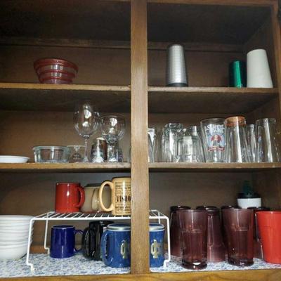 4 Cupboards Full of Glassware and More!
Items include plastic cups, glass cups, glass bowls, glass plates, cookie jars, tea box and more!