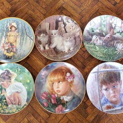 6 Decorative Plates with Stands
Includes plates by Frances Hook, Kevin Daniel, Armstrongs Art on Porcelain, Maurizio Goracci, Jessie...