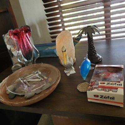 Approximately 12 peices of Brick and Bracker
Salt Rock, red thick glass vase, pelican, dolphin, bike light set, artificial plant and...