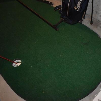 Indoor putting green