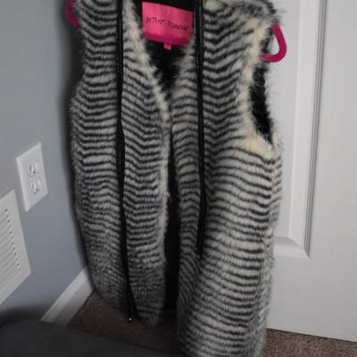Betsey Johnson small faux fur vest