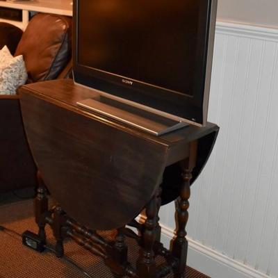 Gate leg table