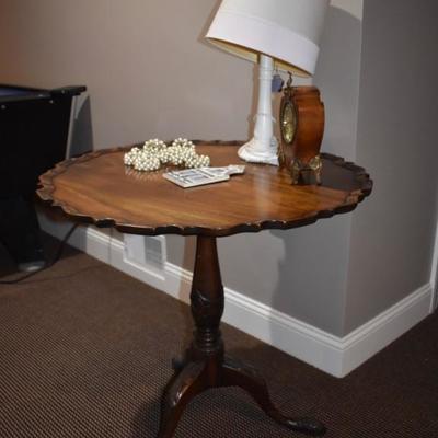 Pie crust table