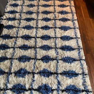 Dash & Albert 10'X14' Blue & White Shag Style Carpet $850