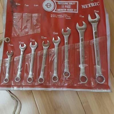 8 metric wrenches, used