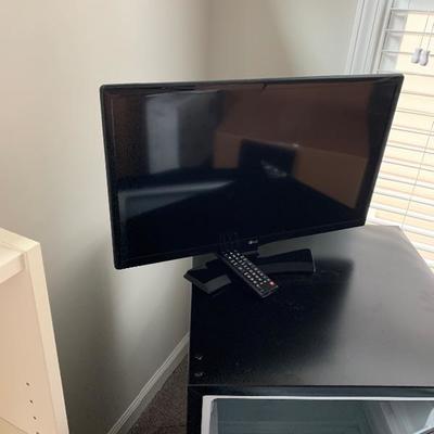 $95-25â€ Color TV / Monitor with Remote