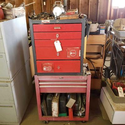 2 tool boxes full of various tools
2 tool boxes full of various tools. Snap on test light, Hiliti Dx 350 safe piston drive tool, various...