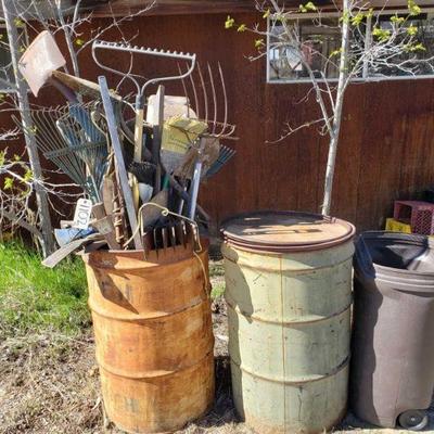 Yard Tools, 55 gal. Barrels, plastic trash can
2 55 gal. Barrels, 1 plastic trash can, axes, rakes, shovels, picks, brooms