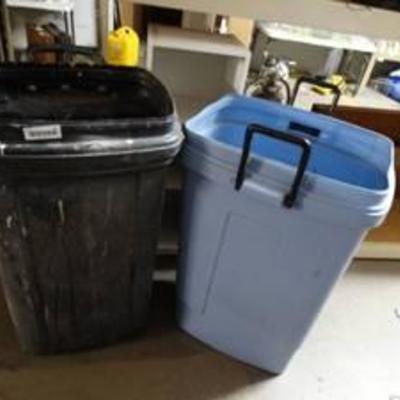 2 Trash Cans on Wheels