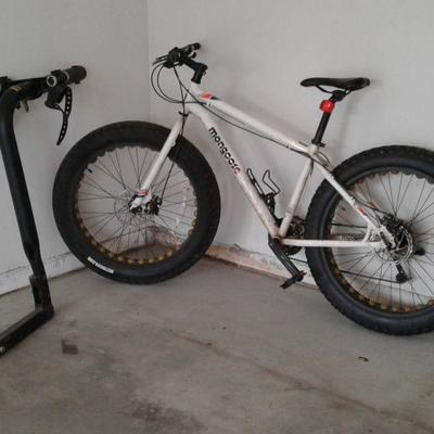 Fat Tire Mongoose Vinson & Saris Bike Rack