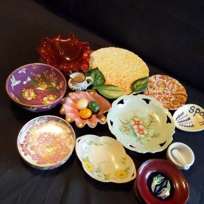 Potpourri of Plates & Decor Items