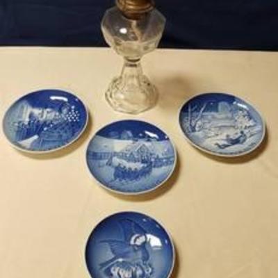 4 B & G Denmark Blue Collector Plates and Clear Glass Oil Lamp Base